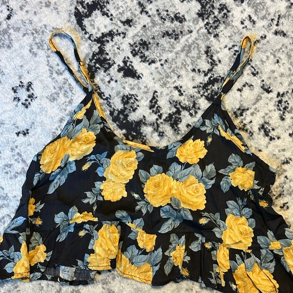 Urban Outfitters flowy crop top - Picture 2 of 3